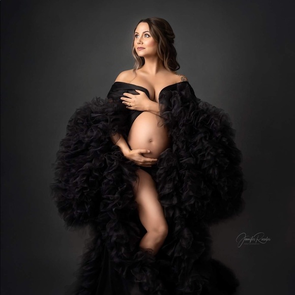 Hi, I’m Robyn! - Picture 2 of 3